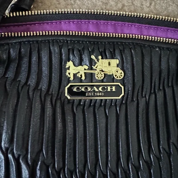 Coach Black Shoulder Bag with Pleated Design - Picture 2 of 4